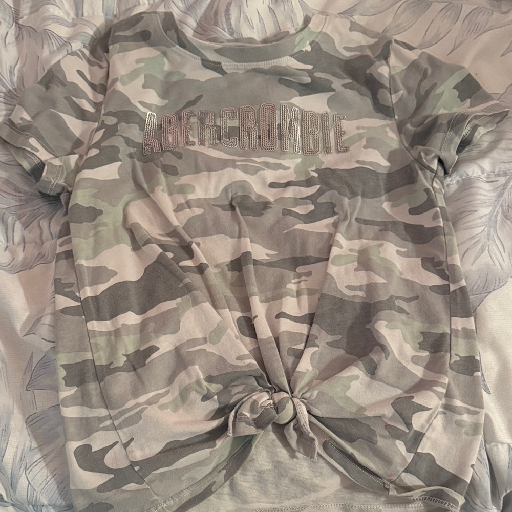 abercrombie kids Camo Print Tee with Knotted Front - Gray & Green